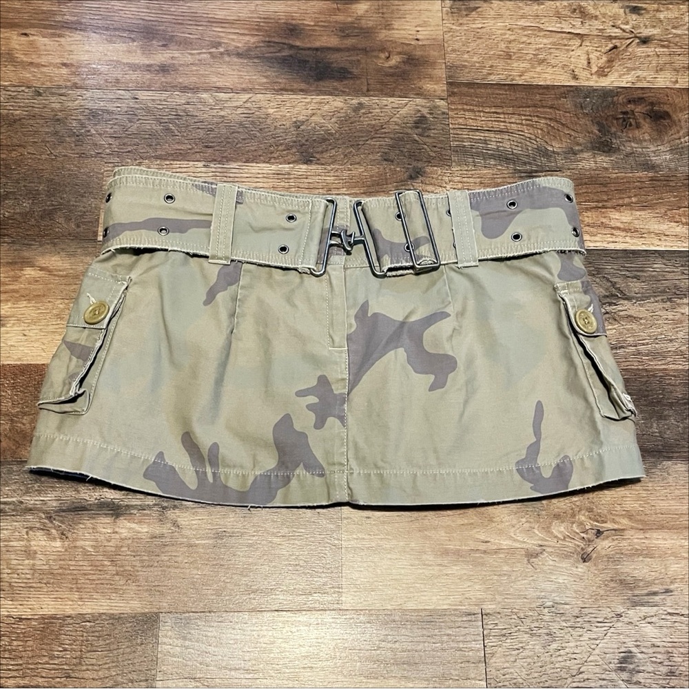 Vintage Y2K | Rare Red Tag Hollister Camo Cargo Low Rise Micro Mini Skirt